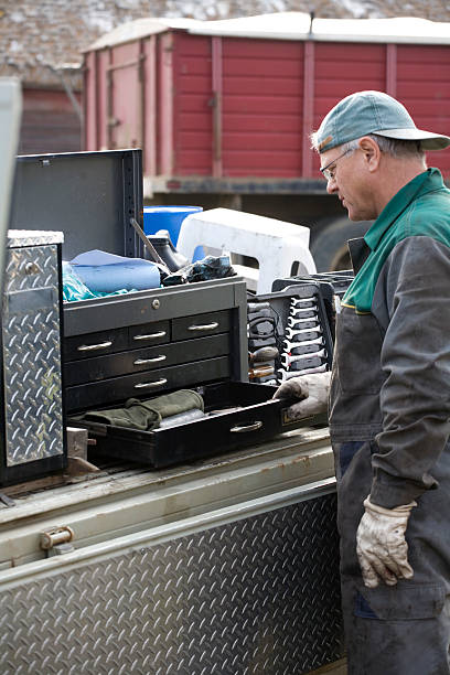mecanic looking for tools on location, focus on tool chest. for more images...